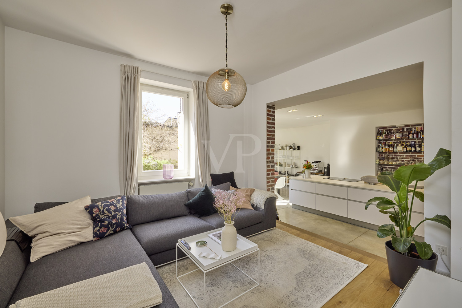 Wohnzimmer mit Blick zur Küche