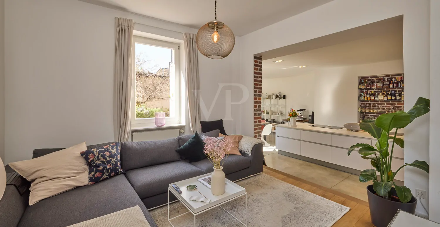 Wohnzimmer mit Blick zur Küche