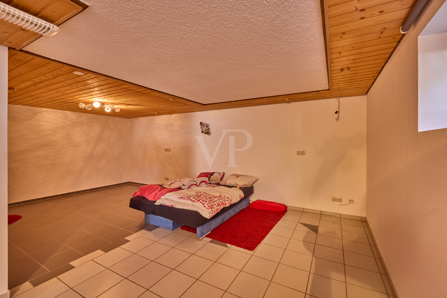 Großer Bereich zur wohnungsähnlichen Nutzung im UG