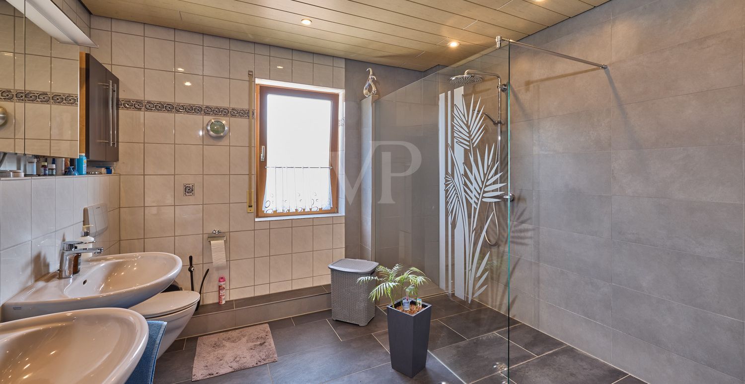 Modernes - Masterbad mit Dusche