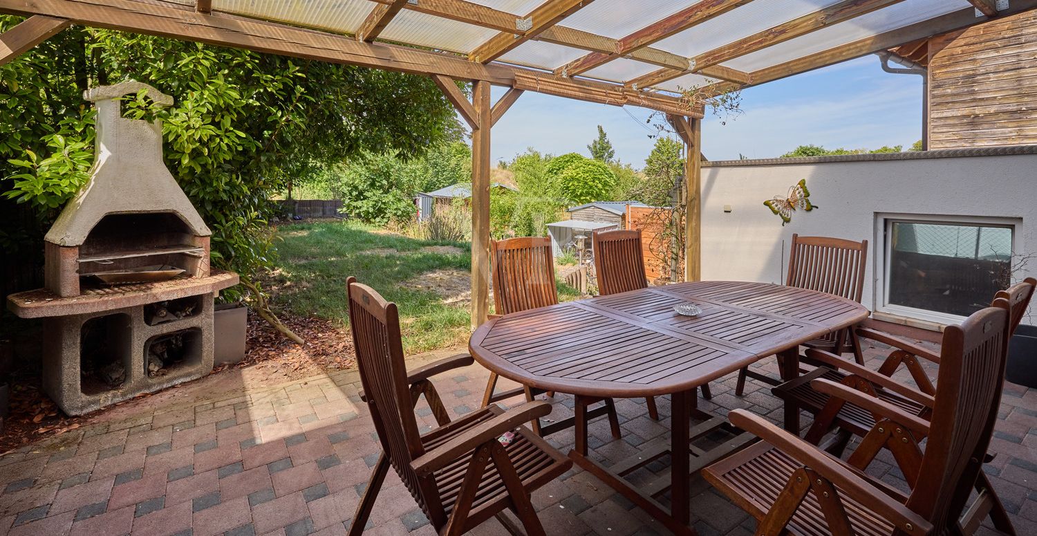Terrasse mit Blick in den Garten