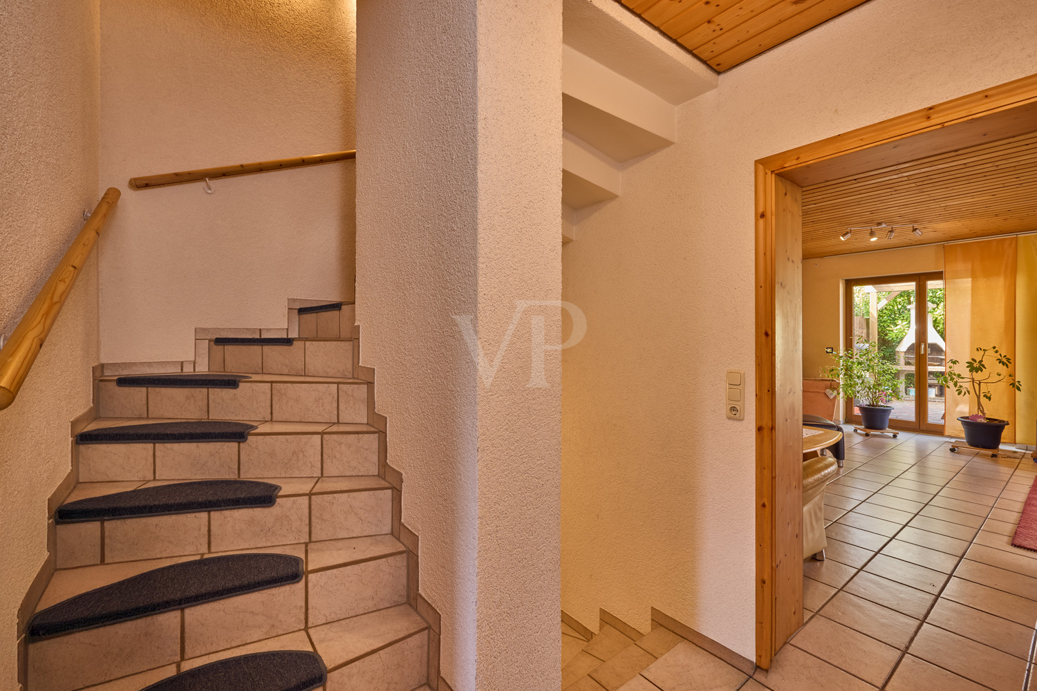 Eingangsbereich mit Blick zur Treppe