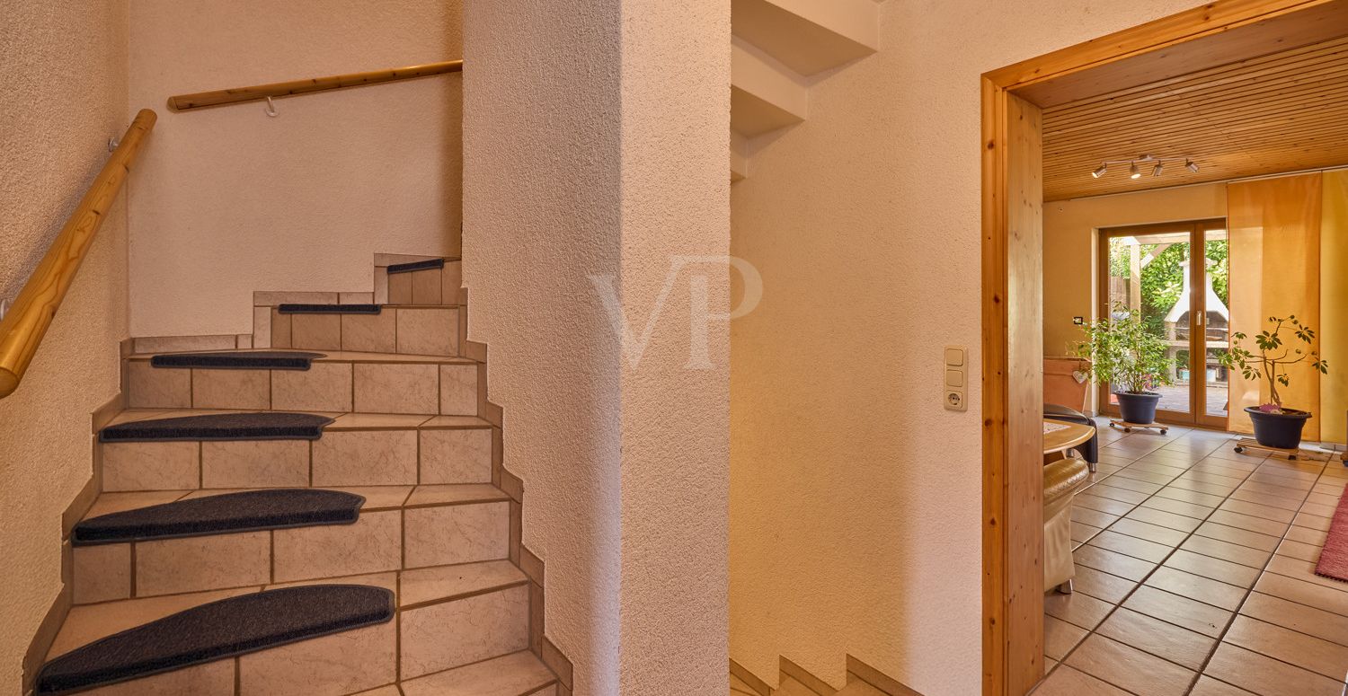 Eingangsbereich mit Blick zur Treppe