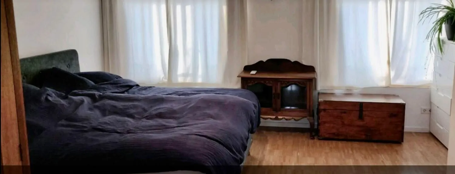 Schlafzimmer mit Ankleidebereich