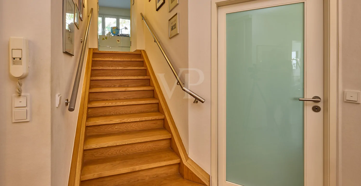 Interner Aufgang zum Obergeschoss Hauptwohnung