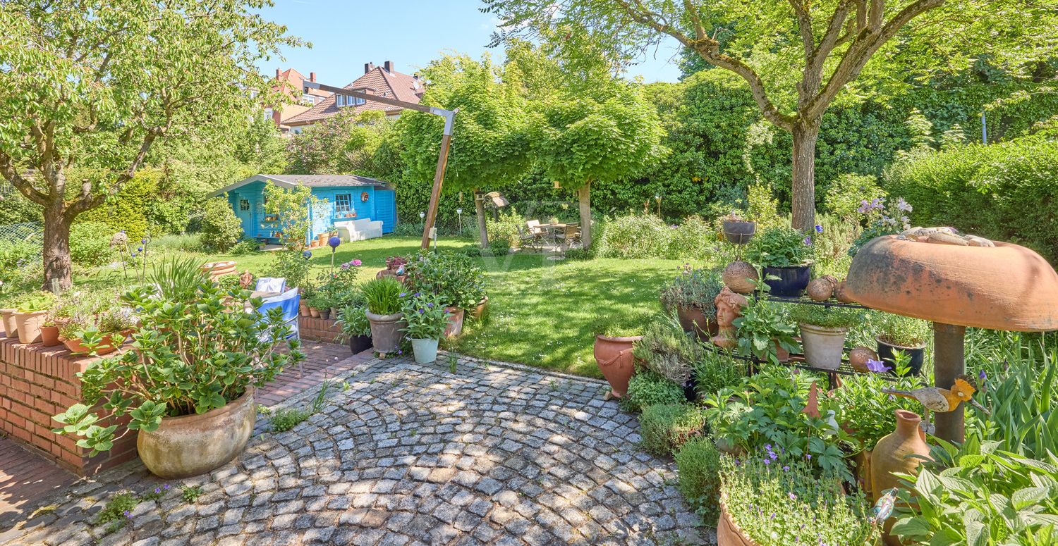 Garten mit Freisitz
