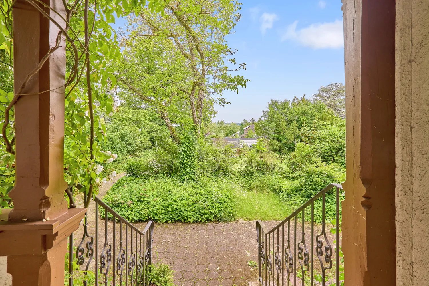 Blick vom Eingang in den Garten