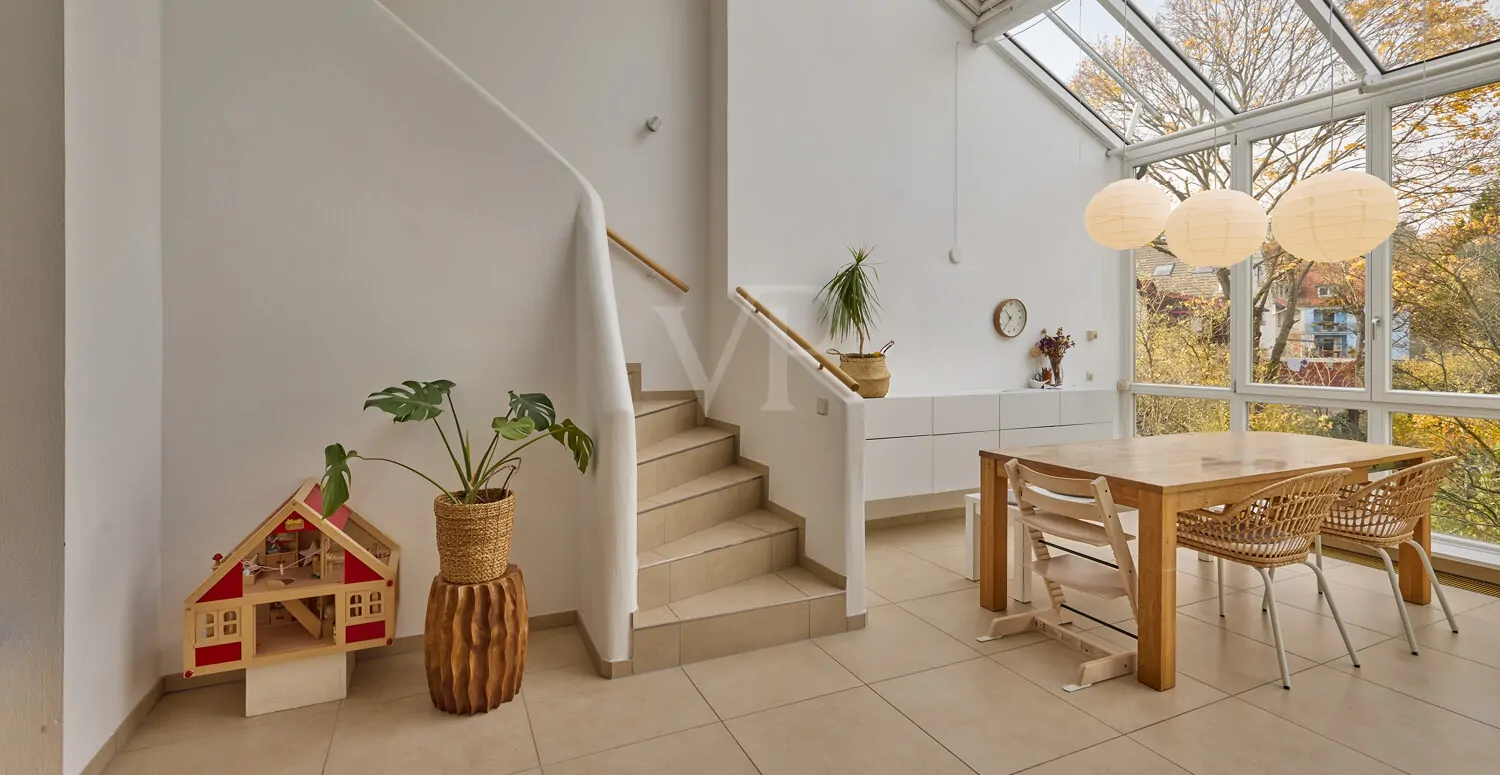 Essbereich mit Aufgang zur Galerie Wohnung II