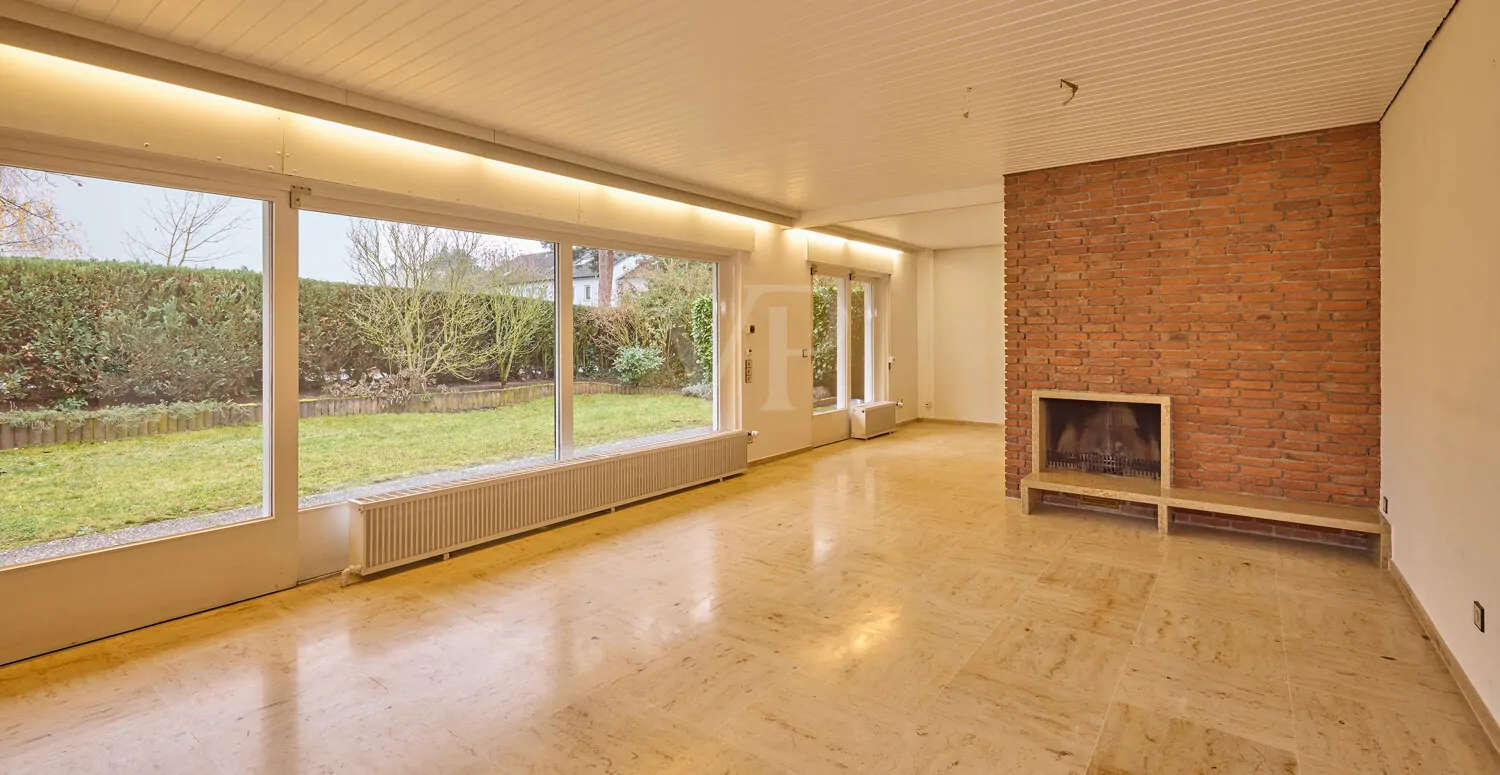 Repräsentativer Wohnbereich mit offenem Kamin