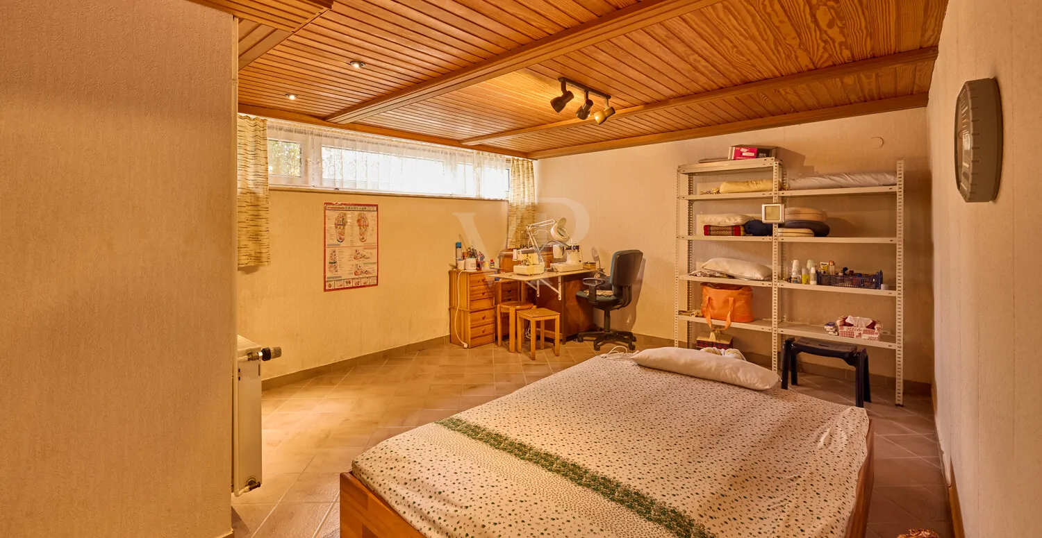 Raum II zur Nutzung wohnungsähnlicher Zwecke im Untergeschoss