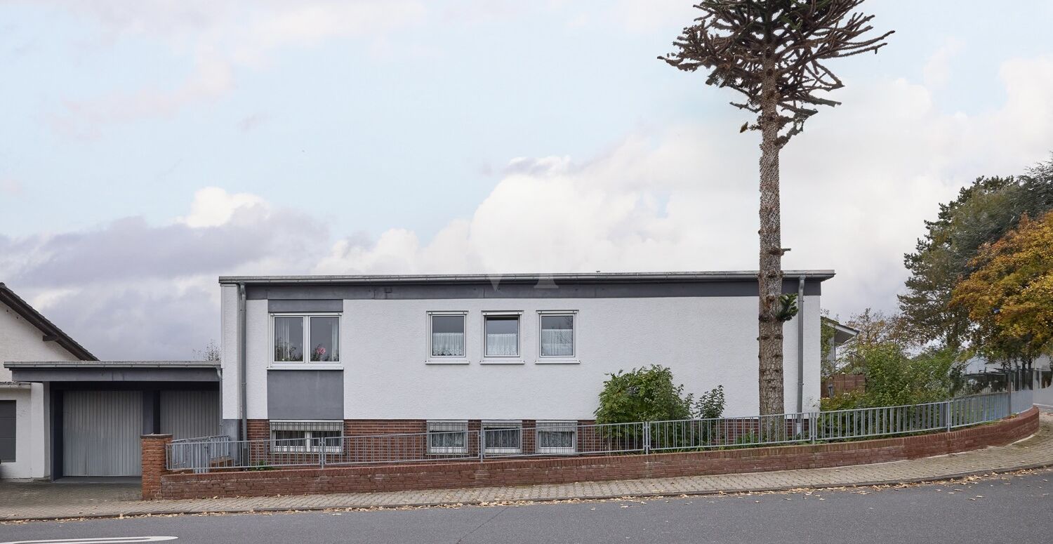 Haus Doppelgaragenansicht