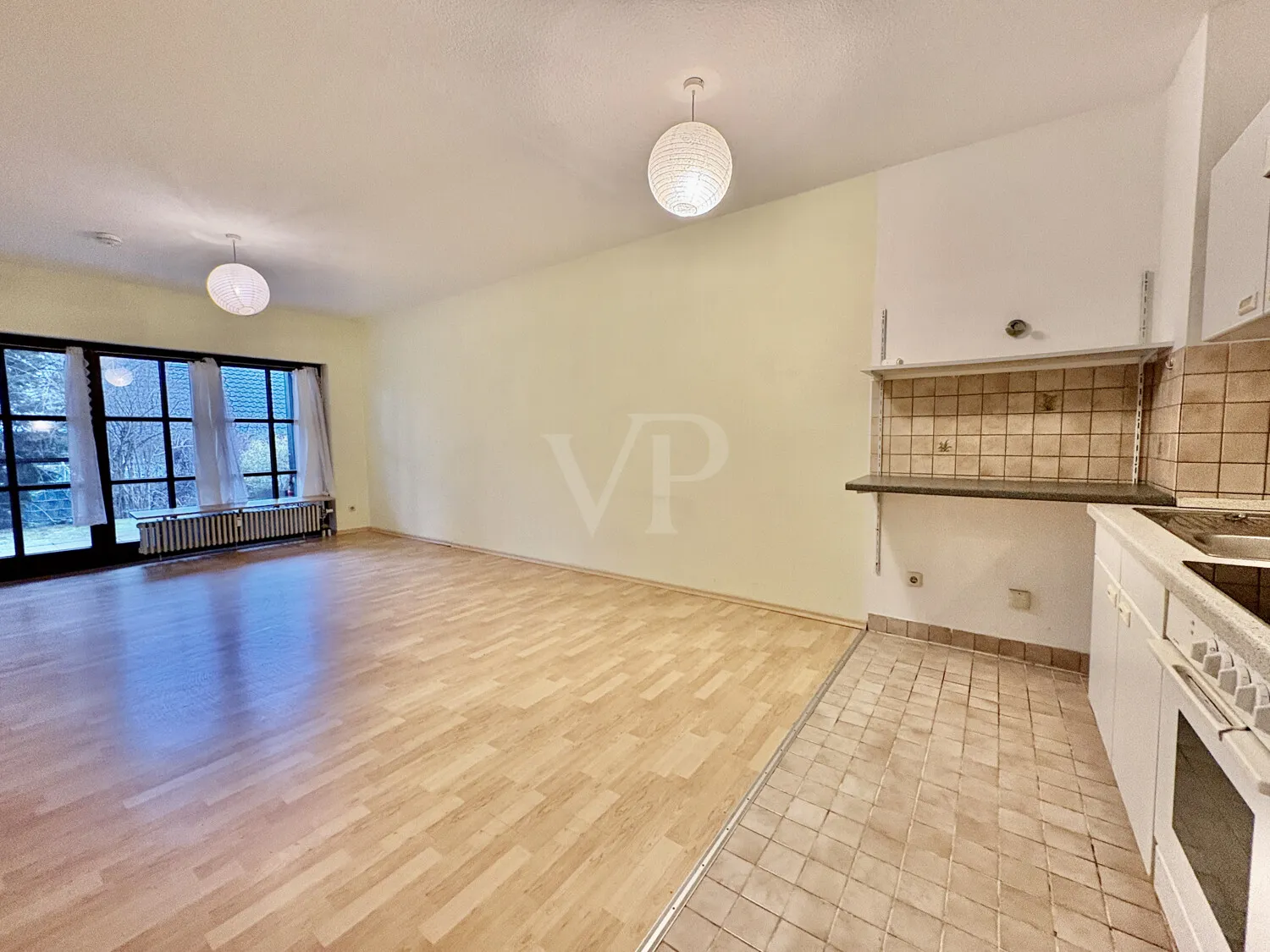 Wohn-/Ess-/Schlafbereich mit Küche