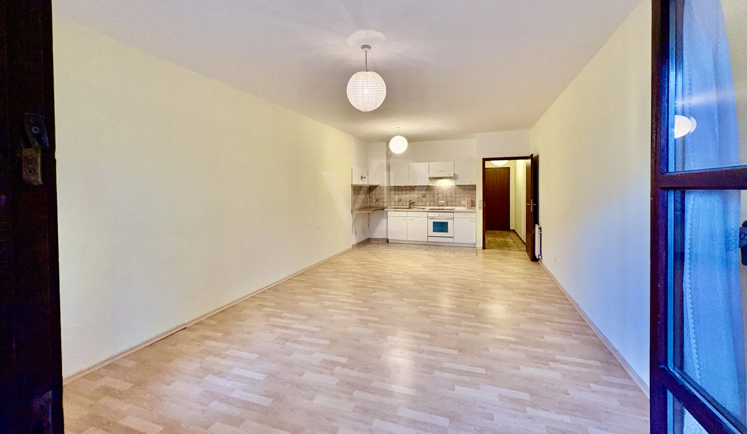 Wohn-/Ess-/Schlafbereich