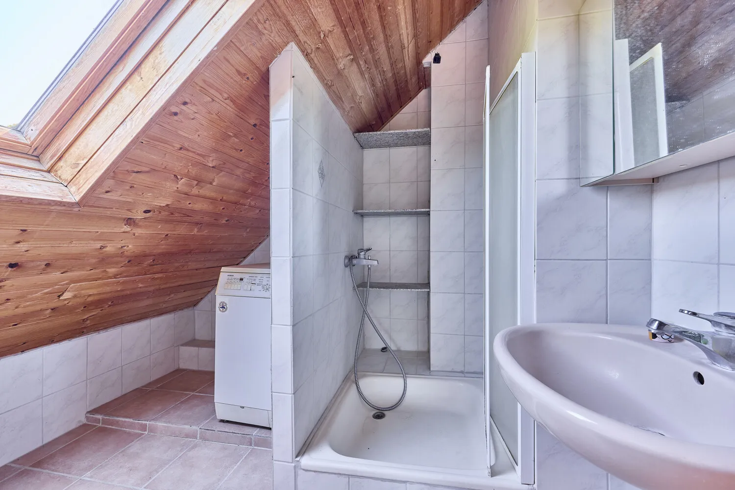 Dreifamilienhaus mit Potenzial in idyllischer Lage von Mühltal – Wohnen, Gestalten, Verwirklichen