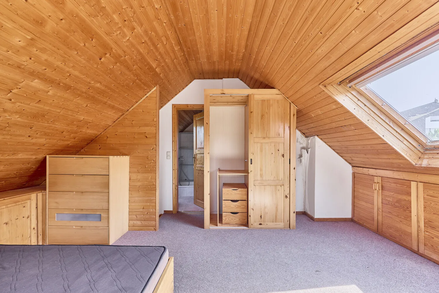 Dreifamilienhaus mit Potenzial in idyllischer Lage von Mühltal – Wohnen, Gestalten, Verwirklichen