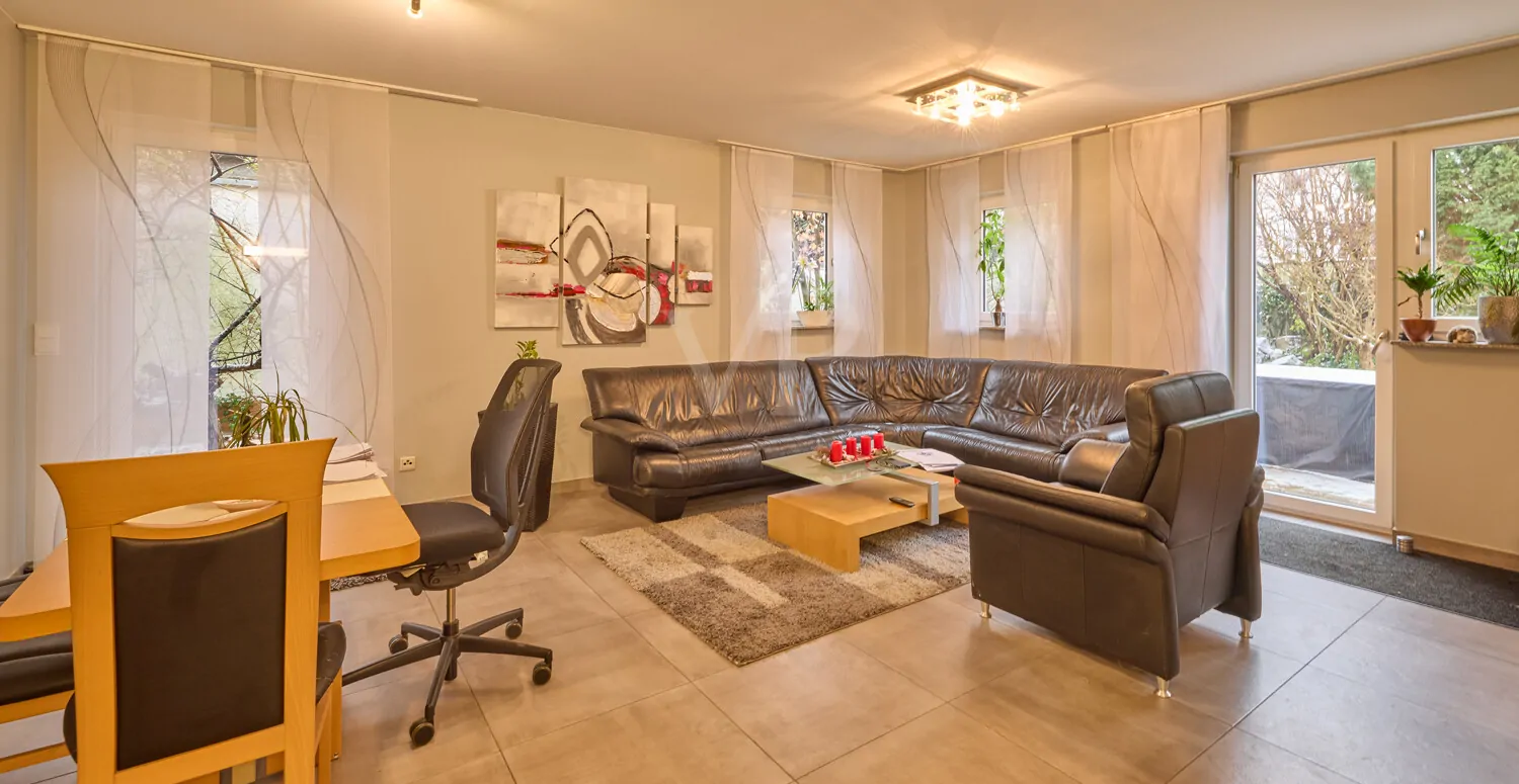 Wohnzimmer mit Terrassenausgang