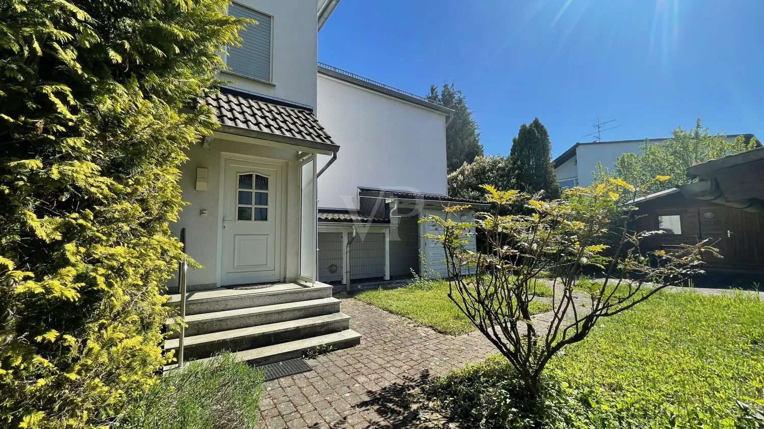 Seitlicher Eingang ins Haus