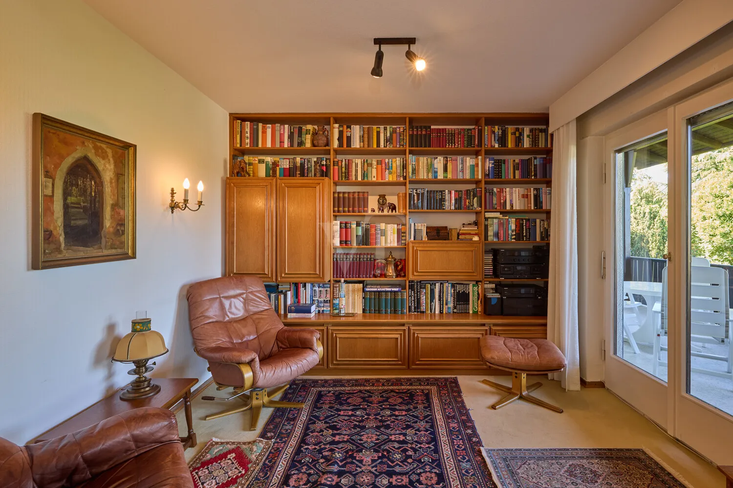 Leseecke mit Ausgang zum Balkon