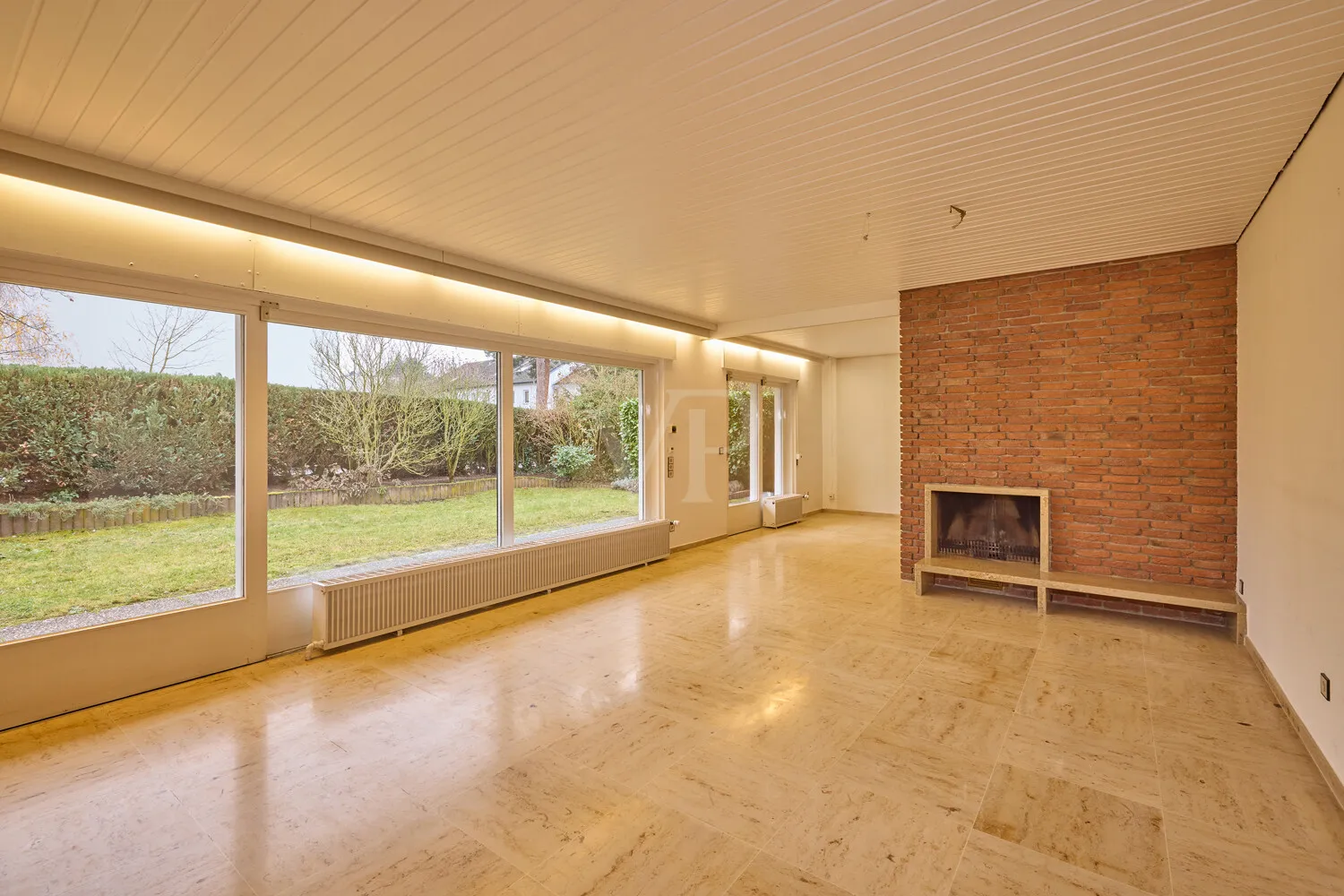 Repräsentativer Wohnbereich mit offenem Kamin