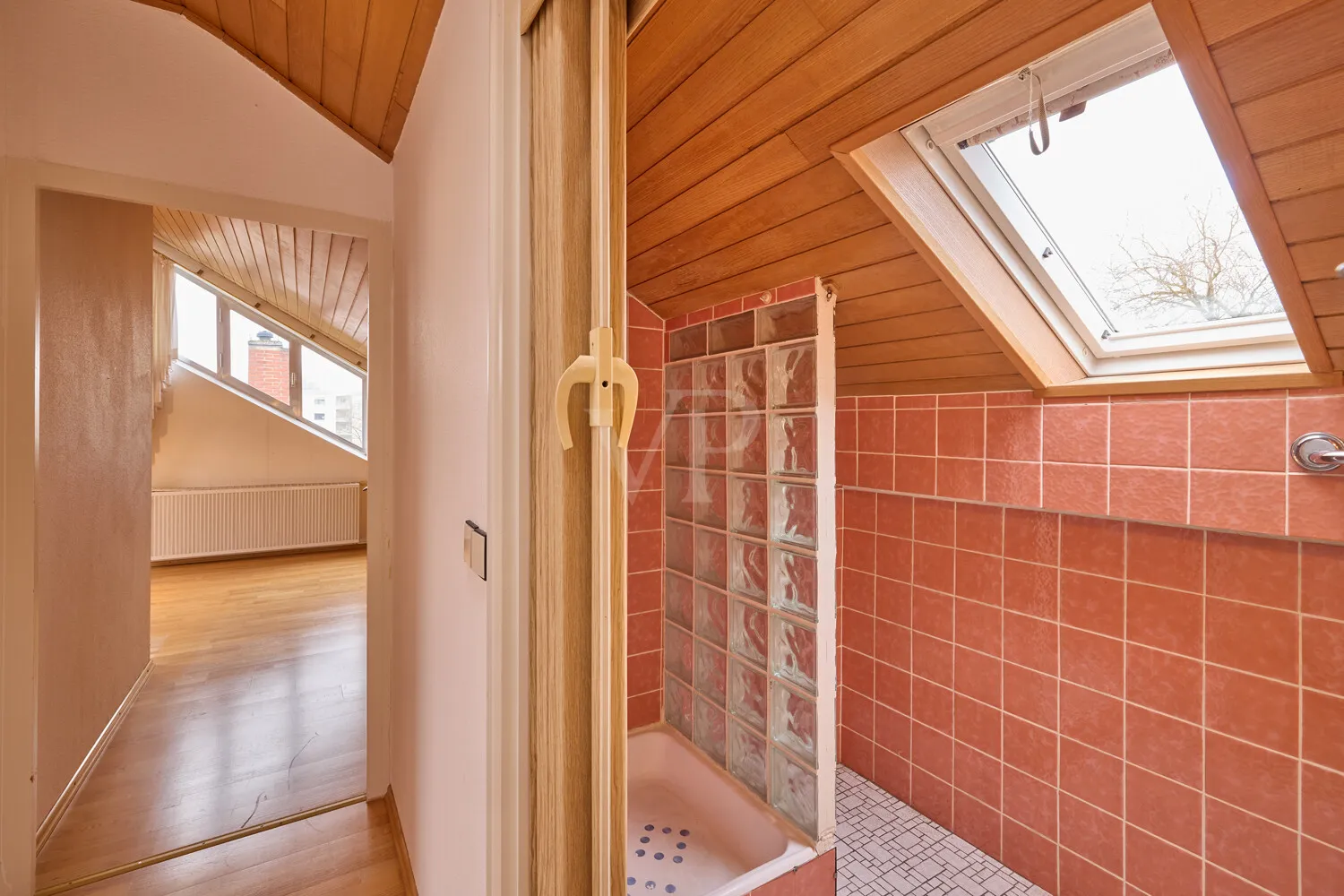 Kompaktes tageslicht Duschbad