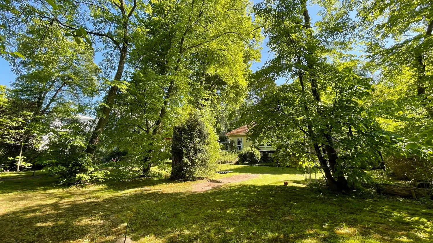 Garten mit Blick zum Haus 1