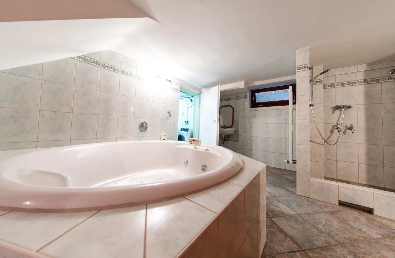 UG: Wellness Bereich