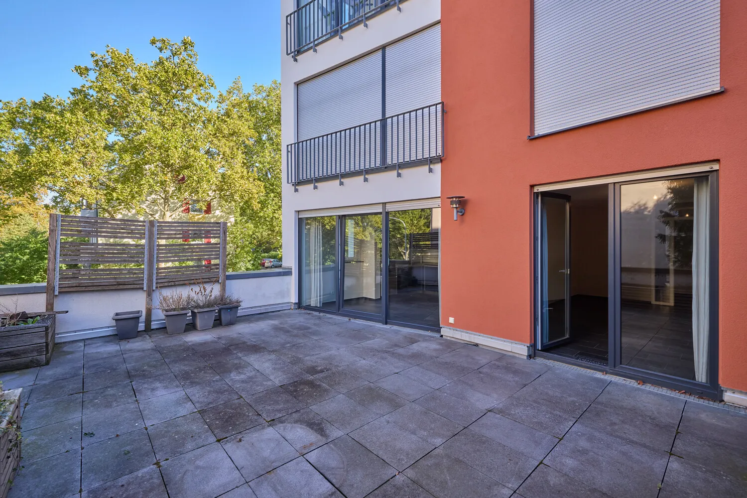 großzügige Terrasse
