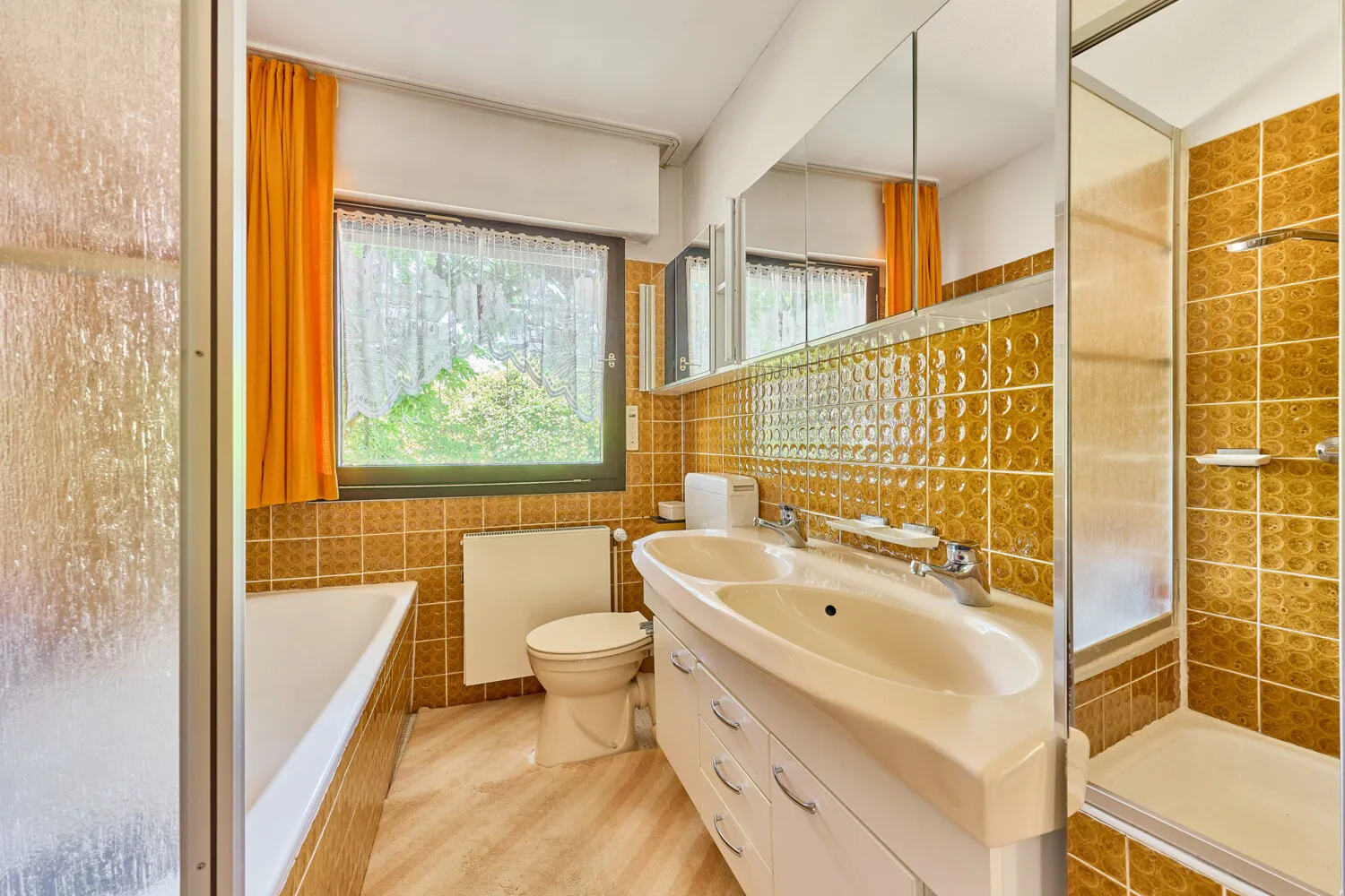 Badezimmer EG