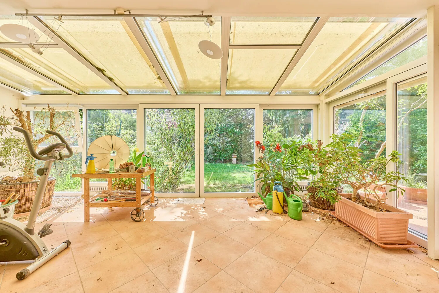 Wintergarten mit Zugang zum Garten