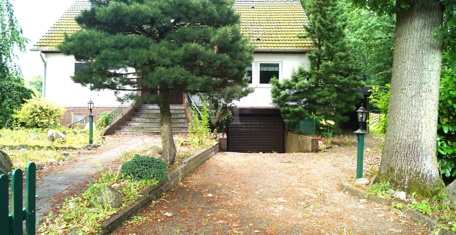 Einfahrt Garage