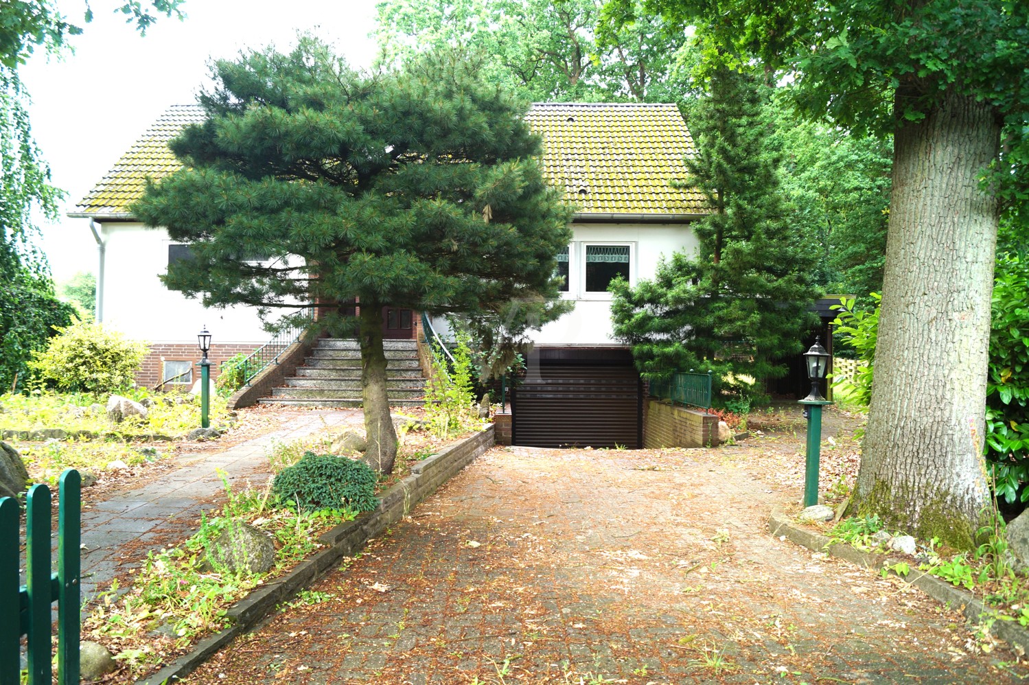Einfahrt Garage