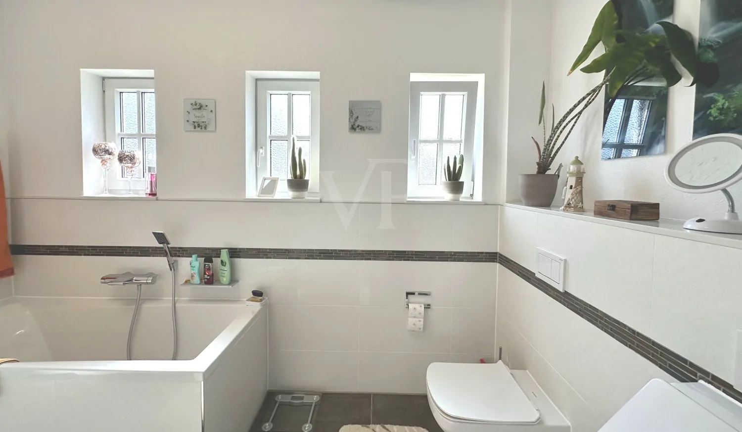 Duschbad mit Badewanne EG Beedenbostel