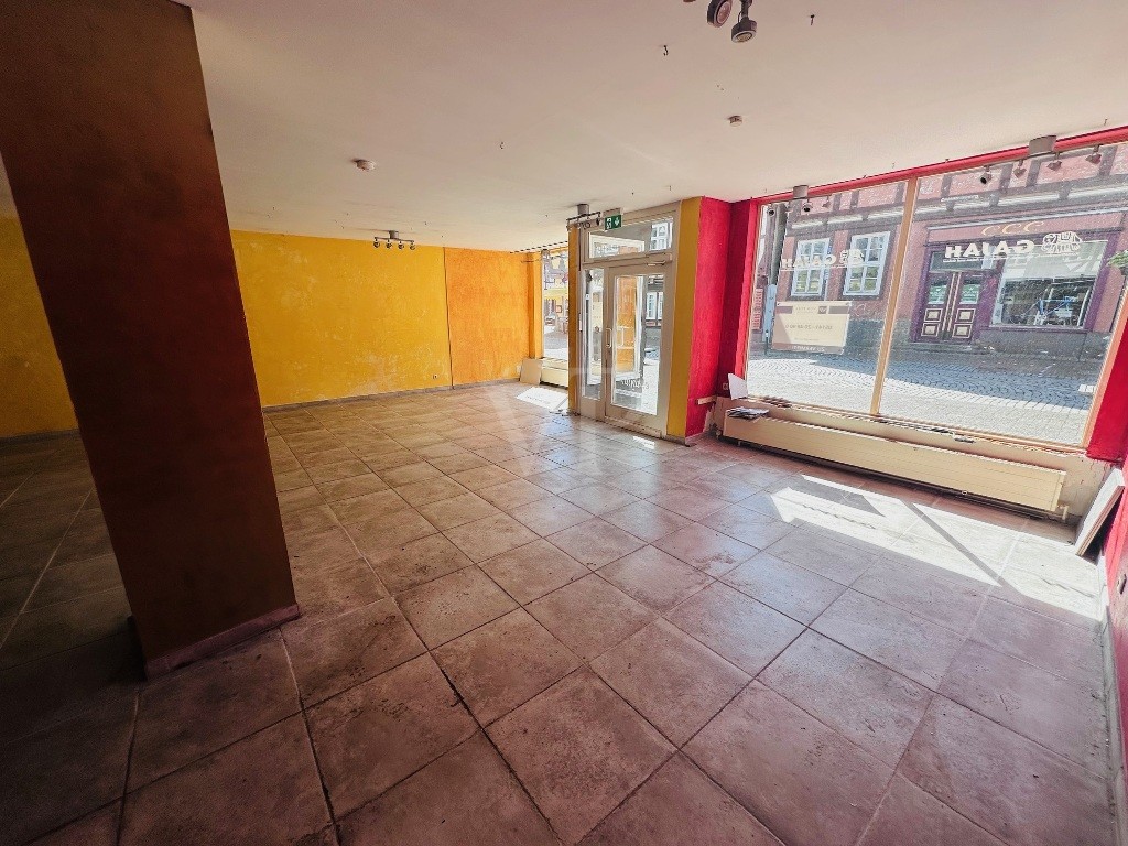 Ladengeschäft Schuhstr. Schaufensterblick