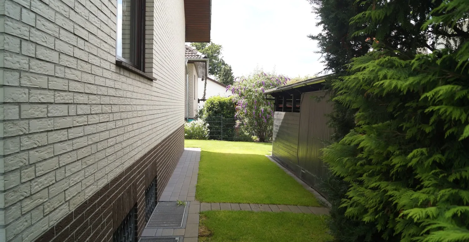 Ansicht mit Schuppen