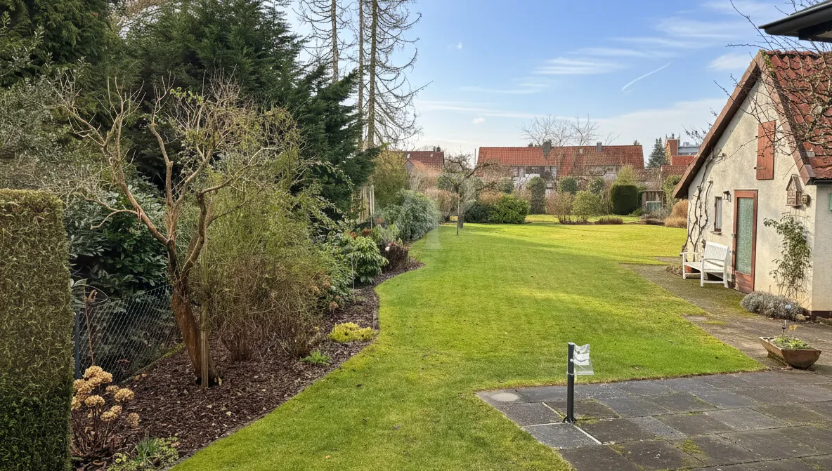 Grundstück mit Garage