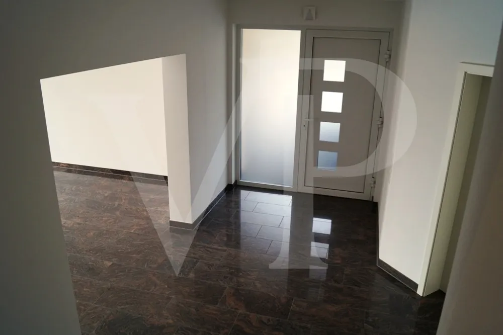 09 Blick auf den Eingangsbereich