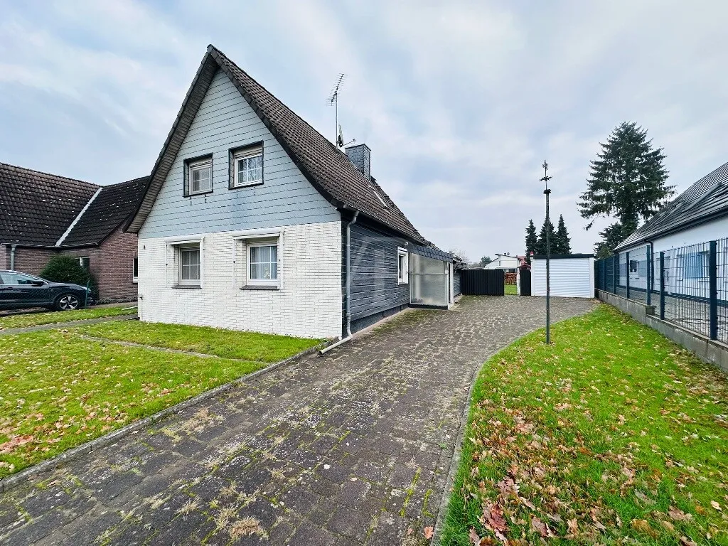 Aussenbild Straßenseite