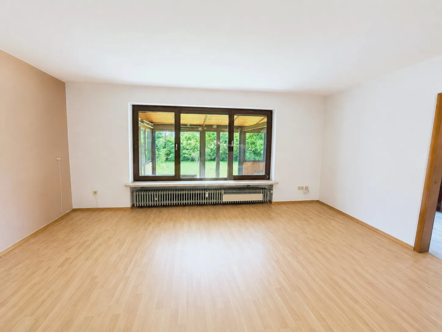 Großes Wohnzimmer KI