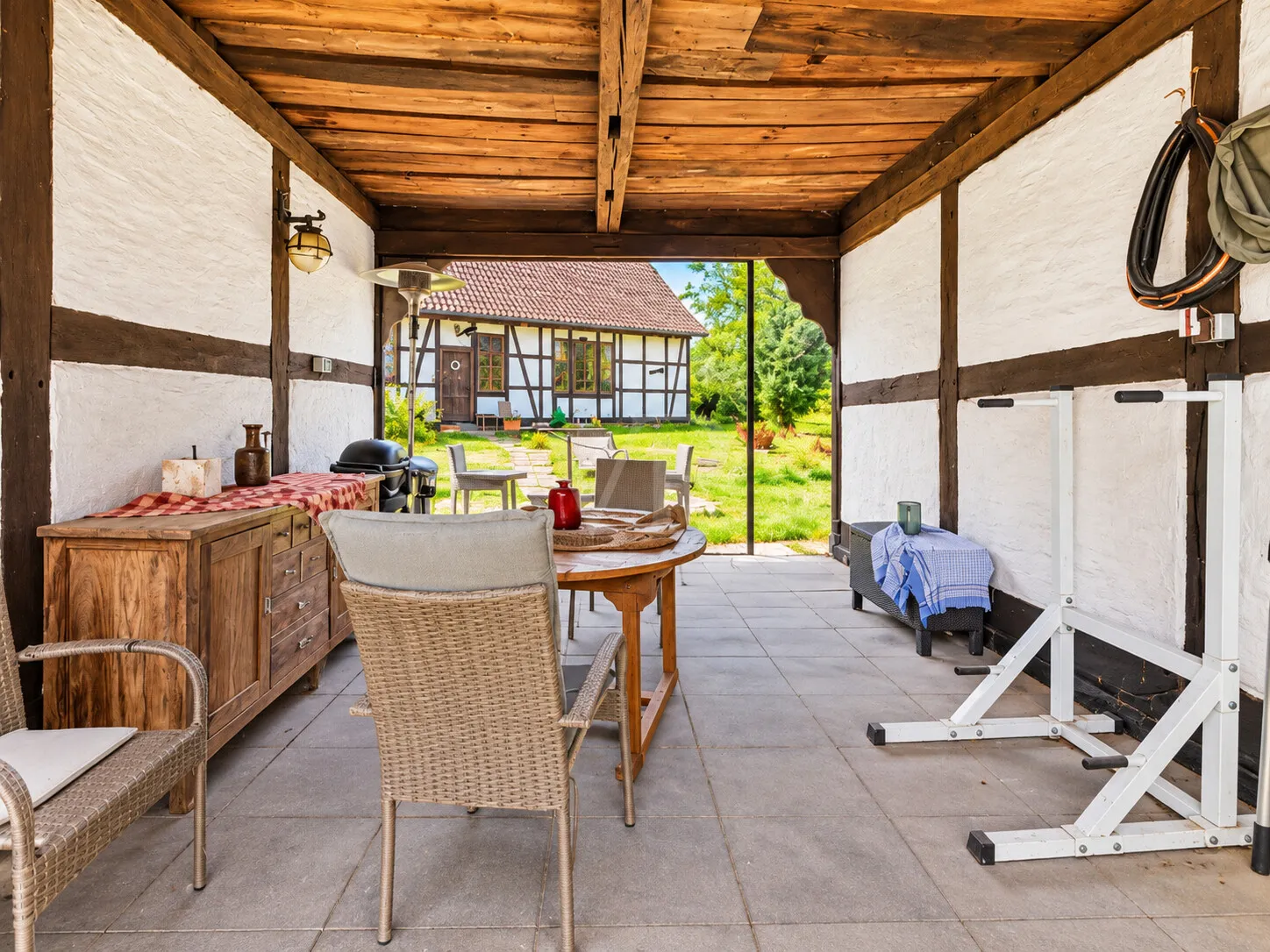 100 Überdachte Terrasse