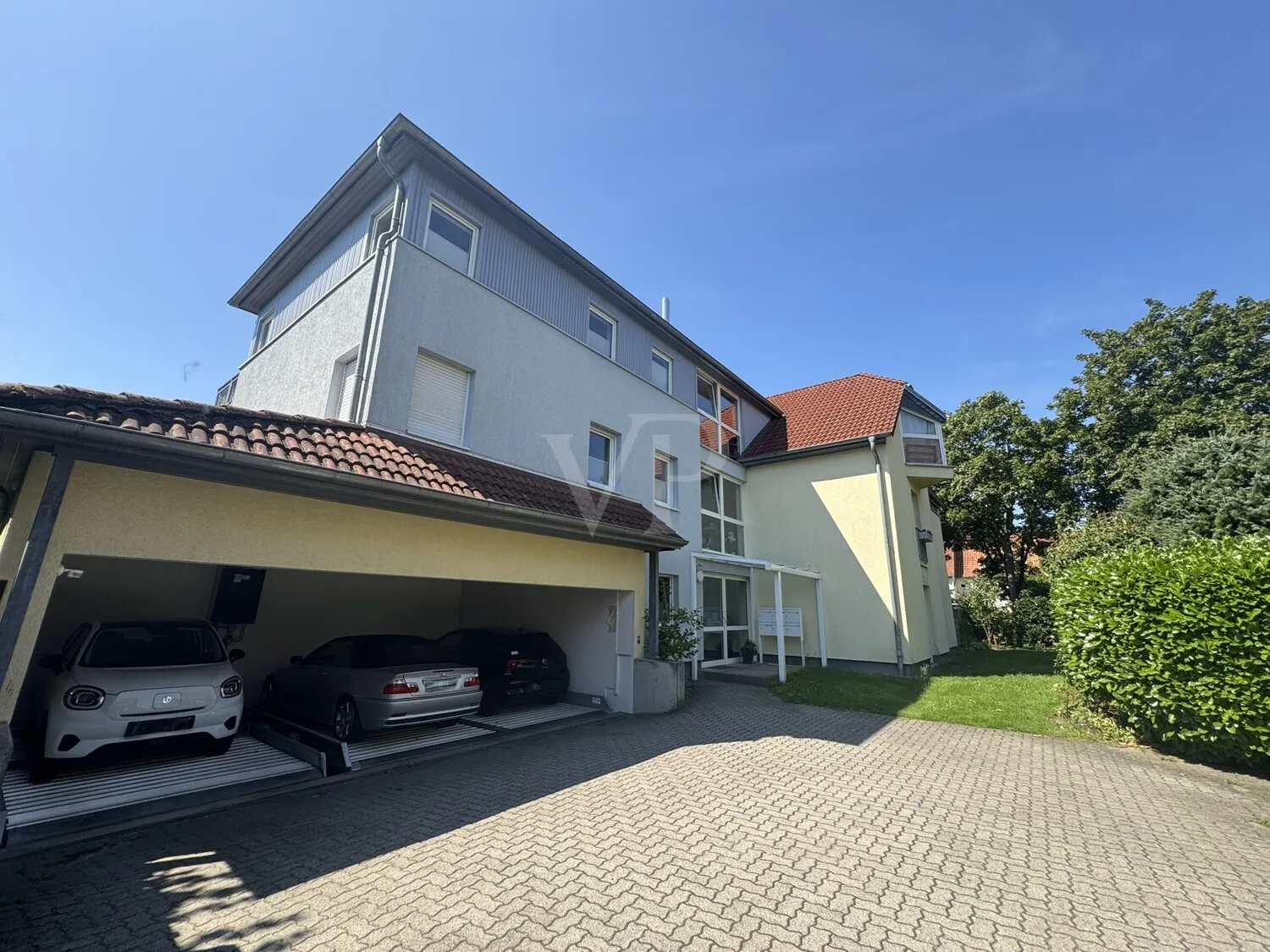 30 Haus Vorderseite