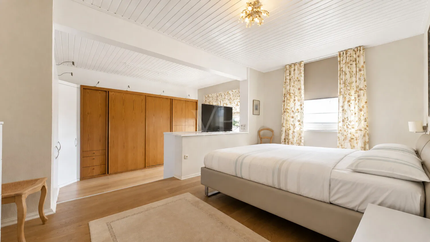 221 Schlafzimmer