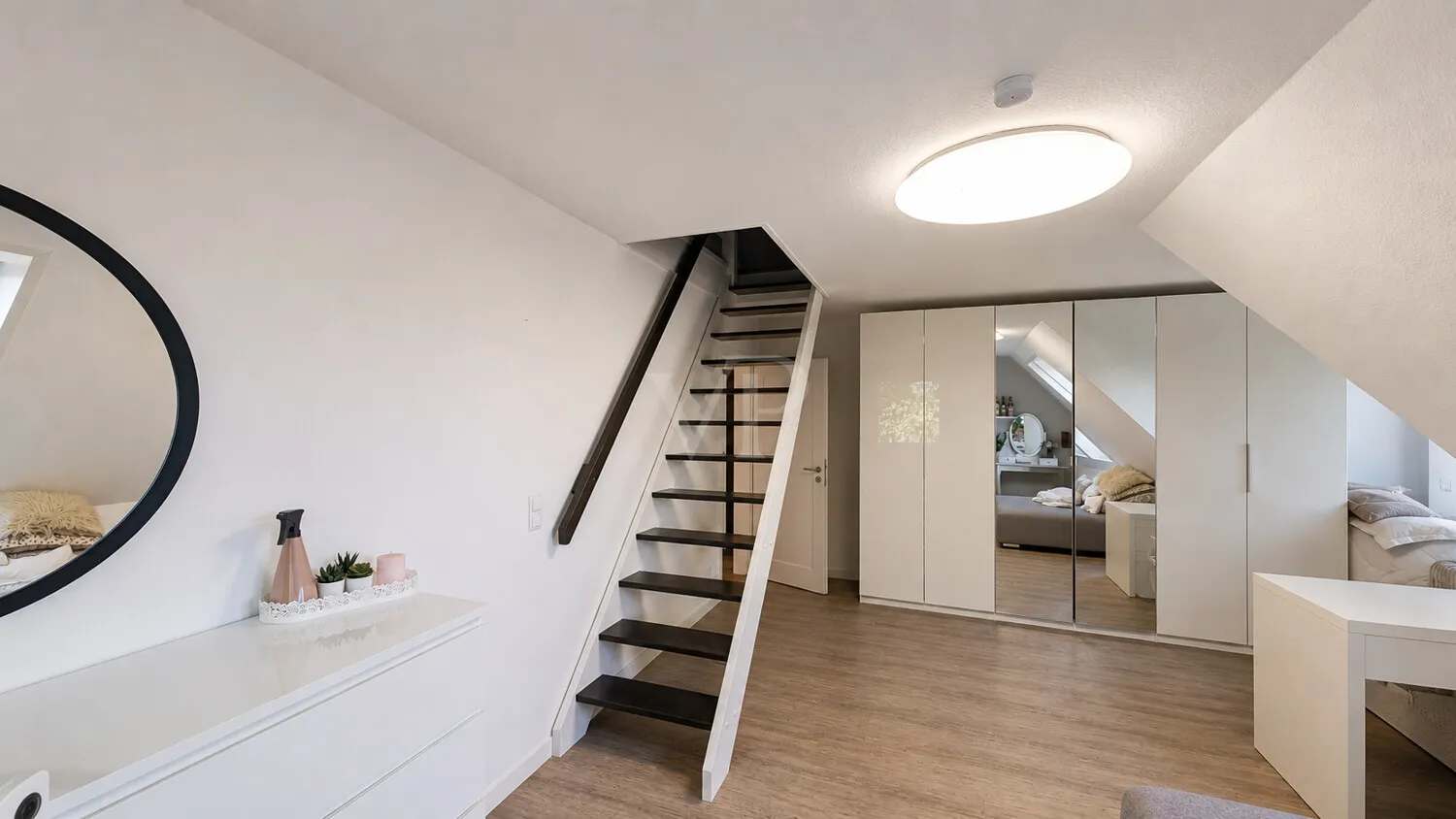 121 Spitzboden