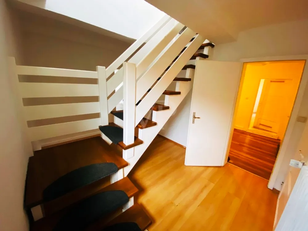 Treppenaufgang zur oberen Etage
