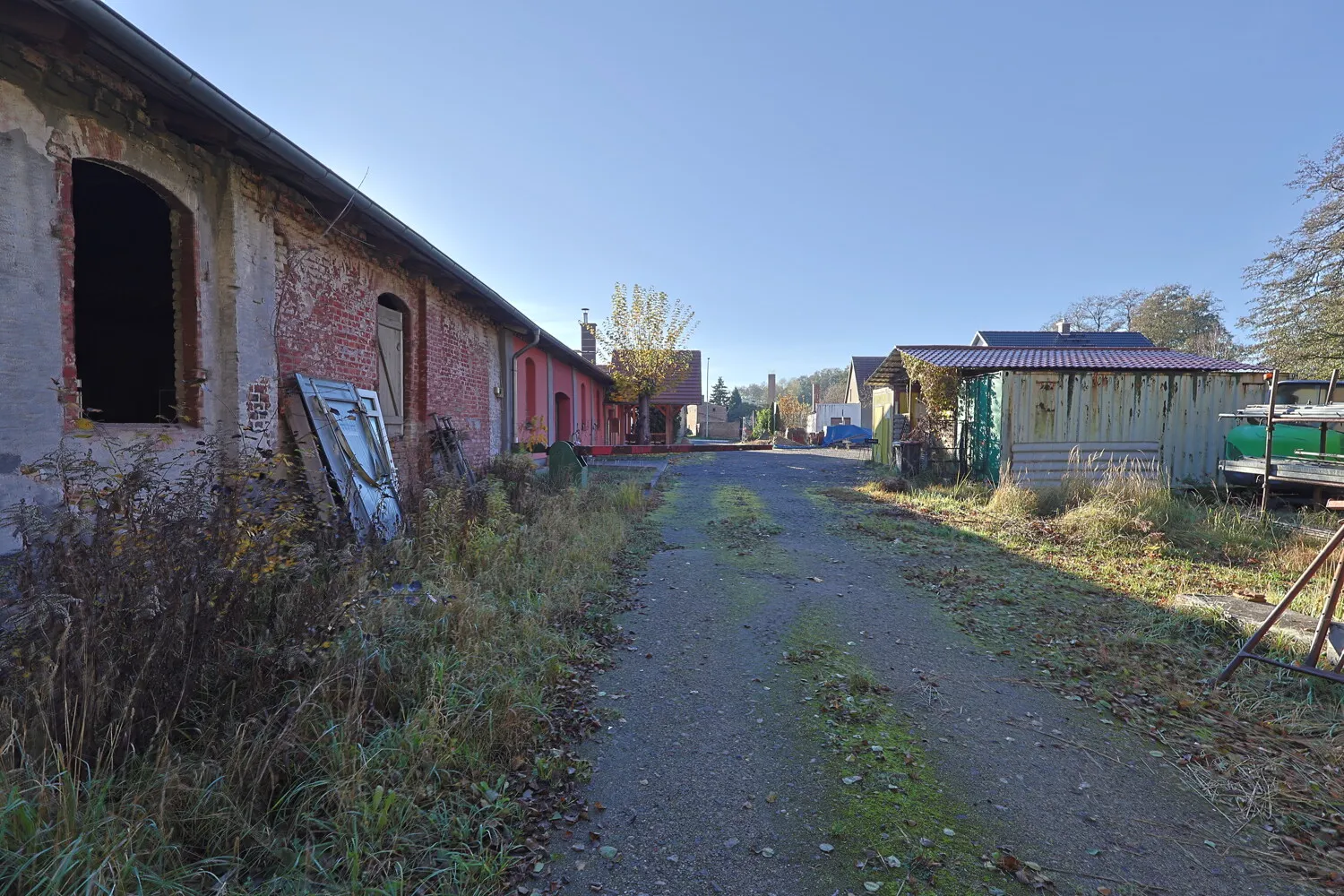 Zufahrt zum hinteren Grundstücksteil