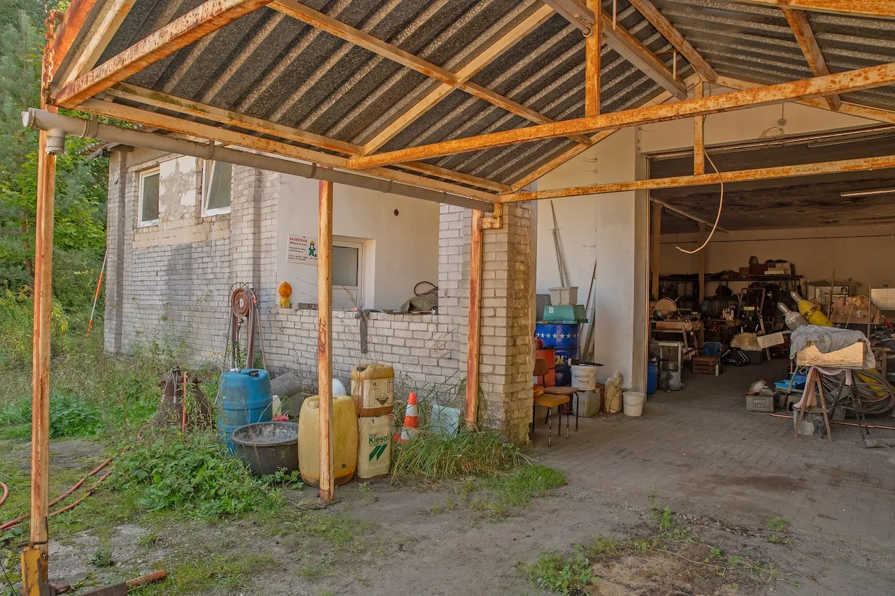 Zugang zu den ehemaligen Werkstätten