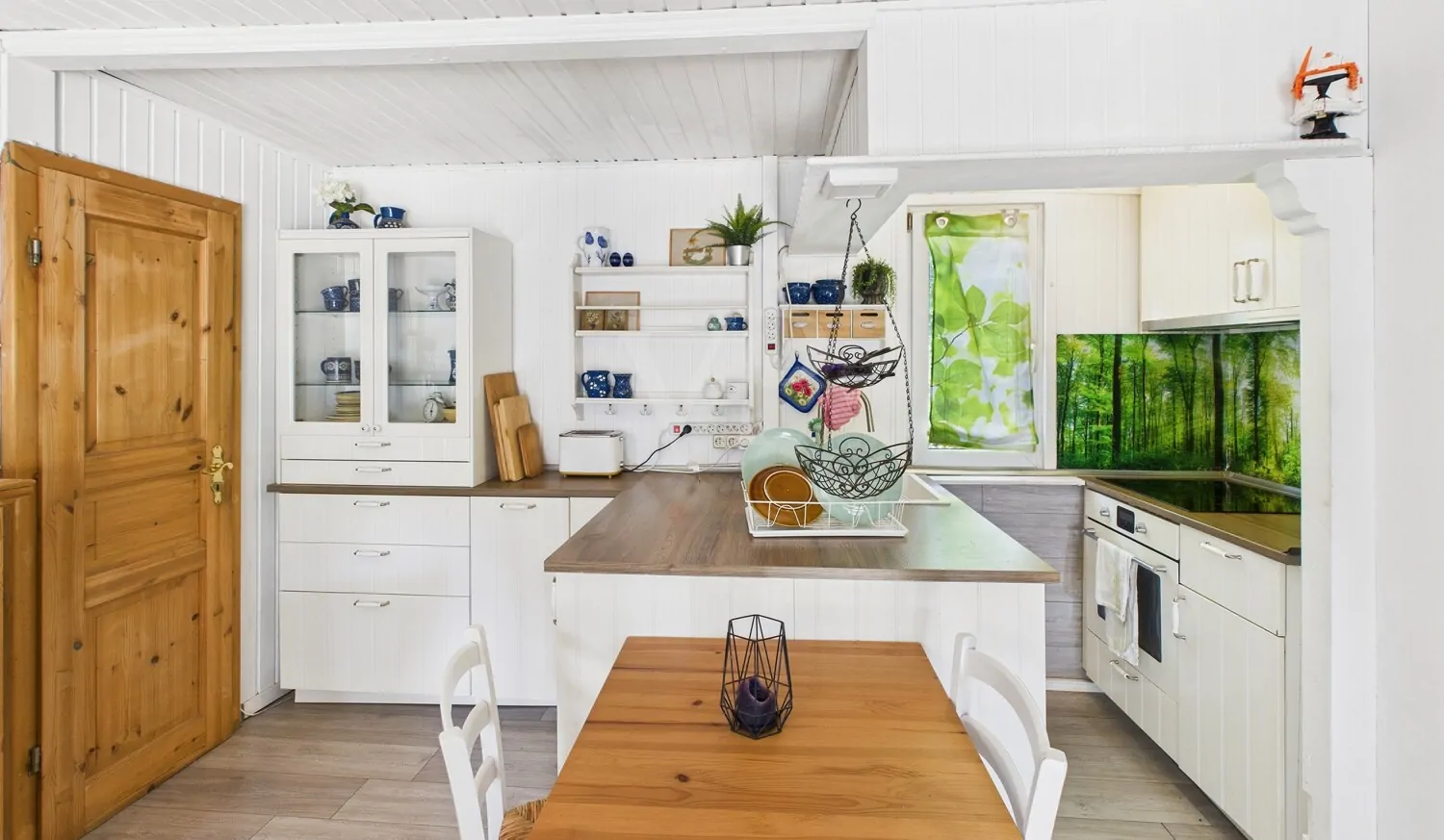 offene Küche und Essbereich