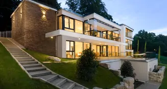 von_poll_real_estate_property_20032003_image_0