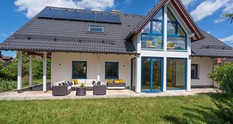 von_poll_real_estate_property_25032004_image_1