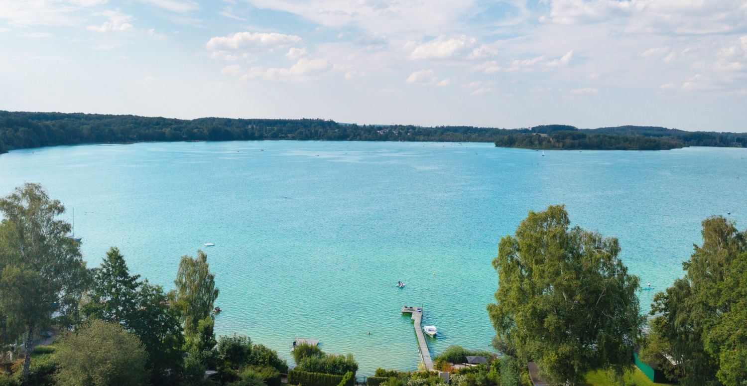 Gelebte Nachhaltigkeit und Privatsphäre fußläufig zum See.