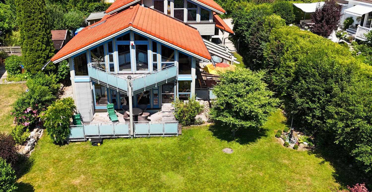Gelebte Nachhaltigkeit und Privatsphäre fußläufig zum See.